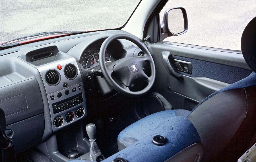  Peugeot Partner 2003 года  (фото 24 из 30)